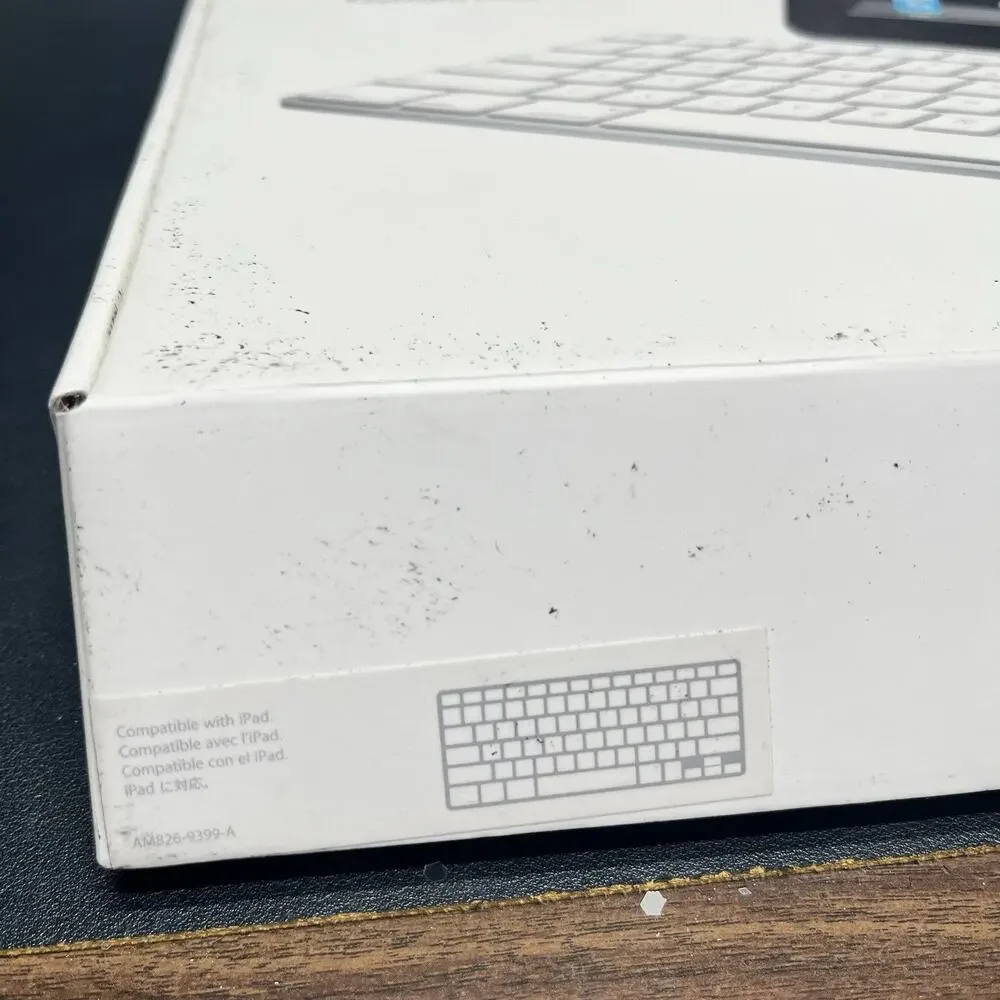 NEW Original Apple A1359 / MC533LL/B Keyboard Dock For iPad (1st Gen 1,2,3) OEM